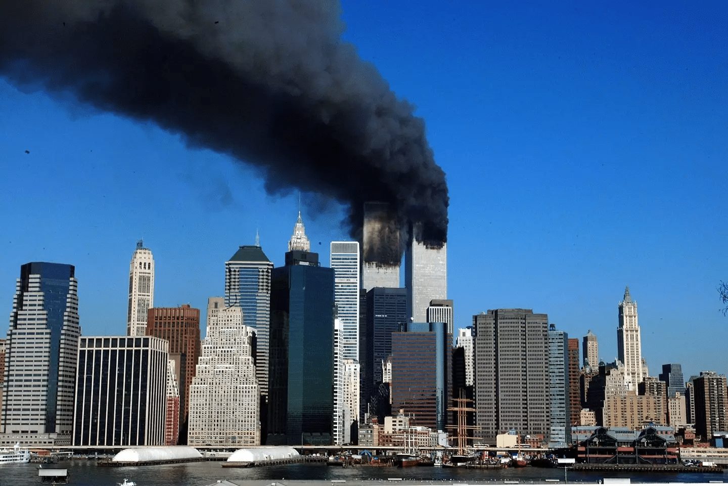 Une cassette oubliée refait surface : des images inédites du 11 septembre filmées depuis un angle jamais vu