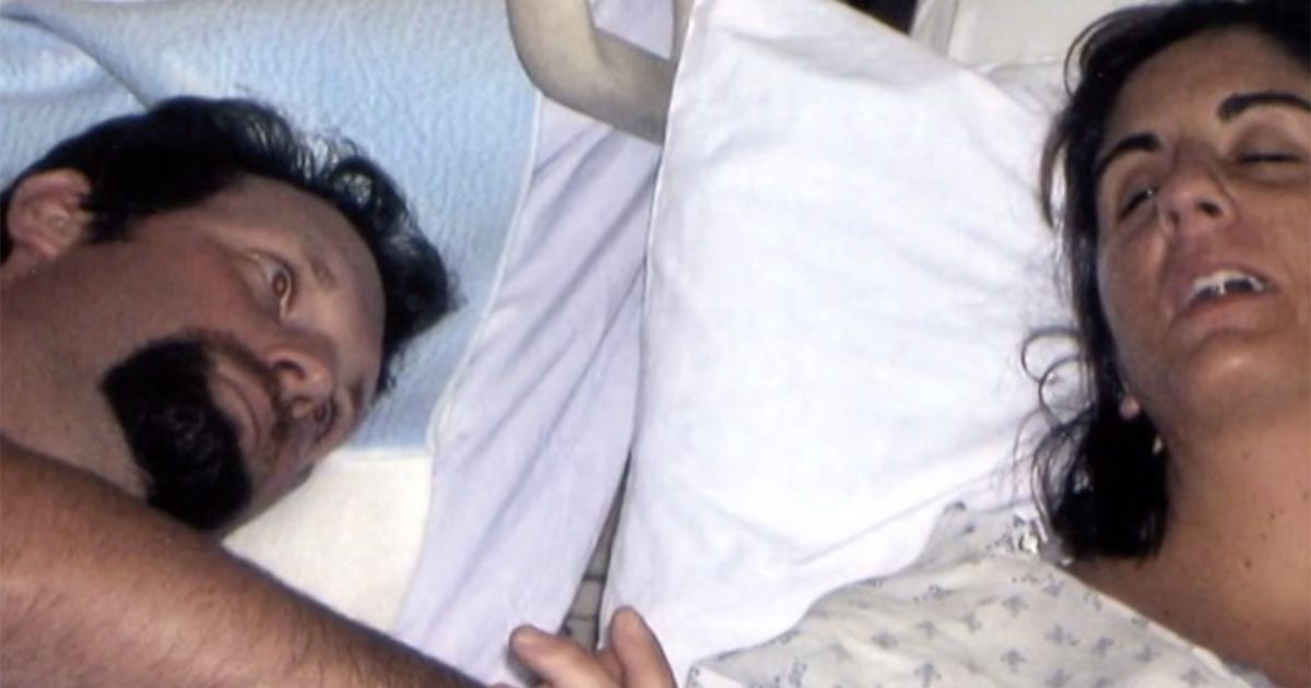 Un homme fait ses adieux à sa femme alors qu’on la débranchait de son respirateur artificiel, mais elle prononce ensuite cinq mots