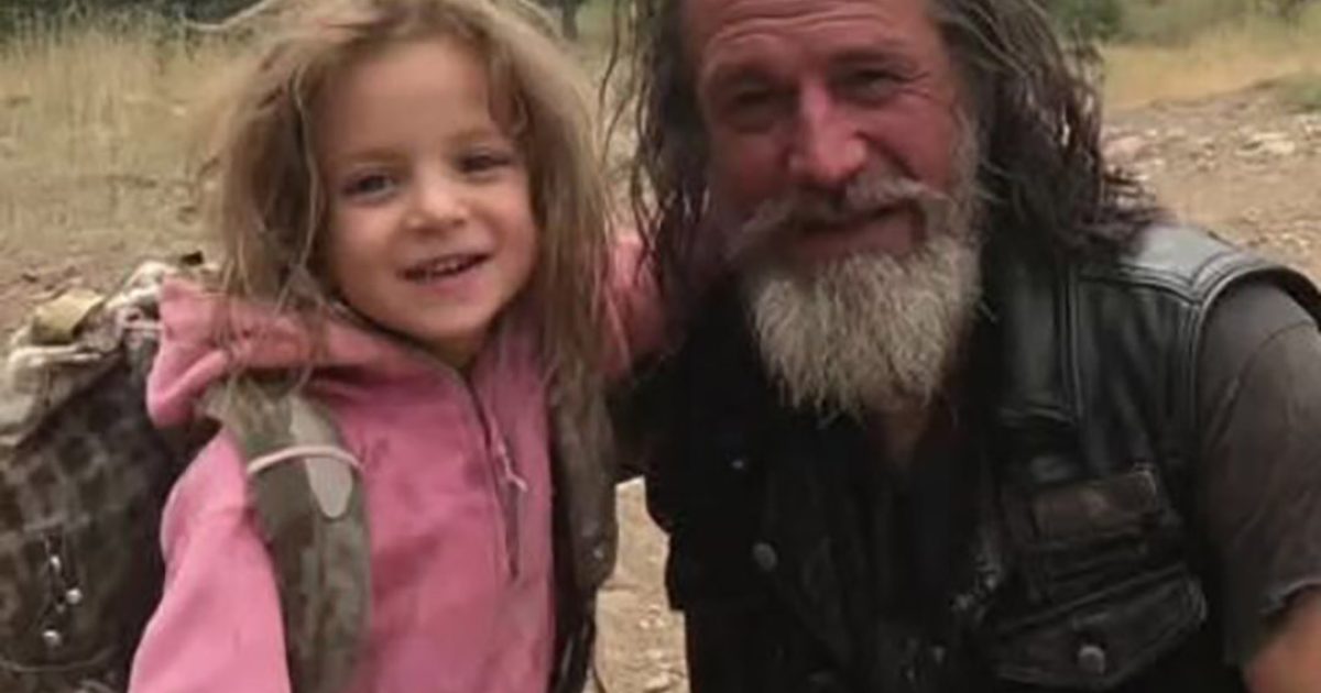 Un motard a retrouvé la jeune fille disparue, alors que tous les autres avaient perdu espoir et que les recherches actives avaient été réduites au strict minimum.