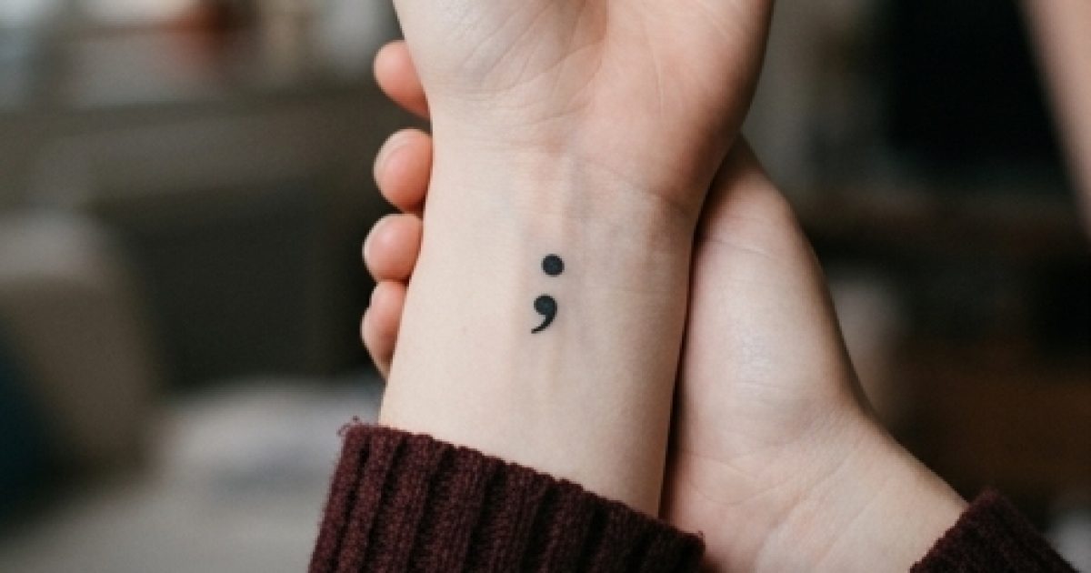 Un petit tatouage qui cache un message fort : savez-vous ce qu'il signifie ?