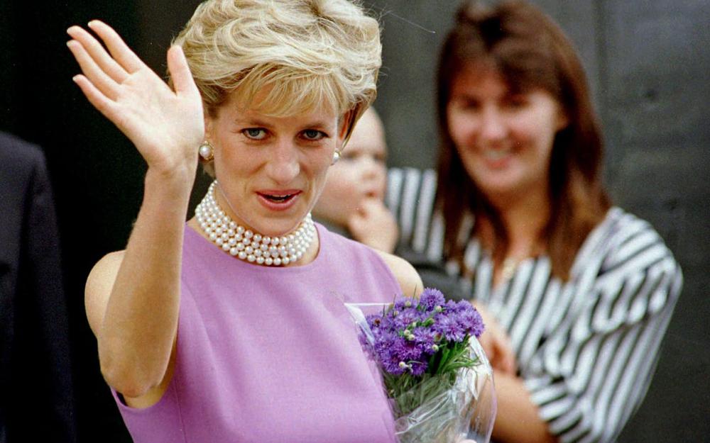 Un pompier révèle les quatre derniers mots prononcés par la princesse Diana avant sa mort