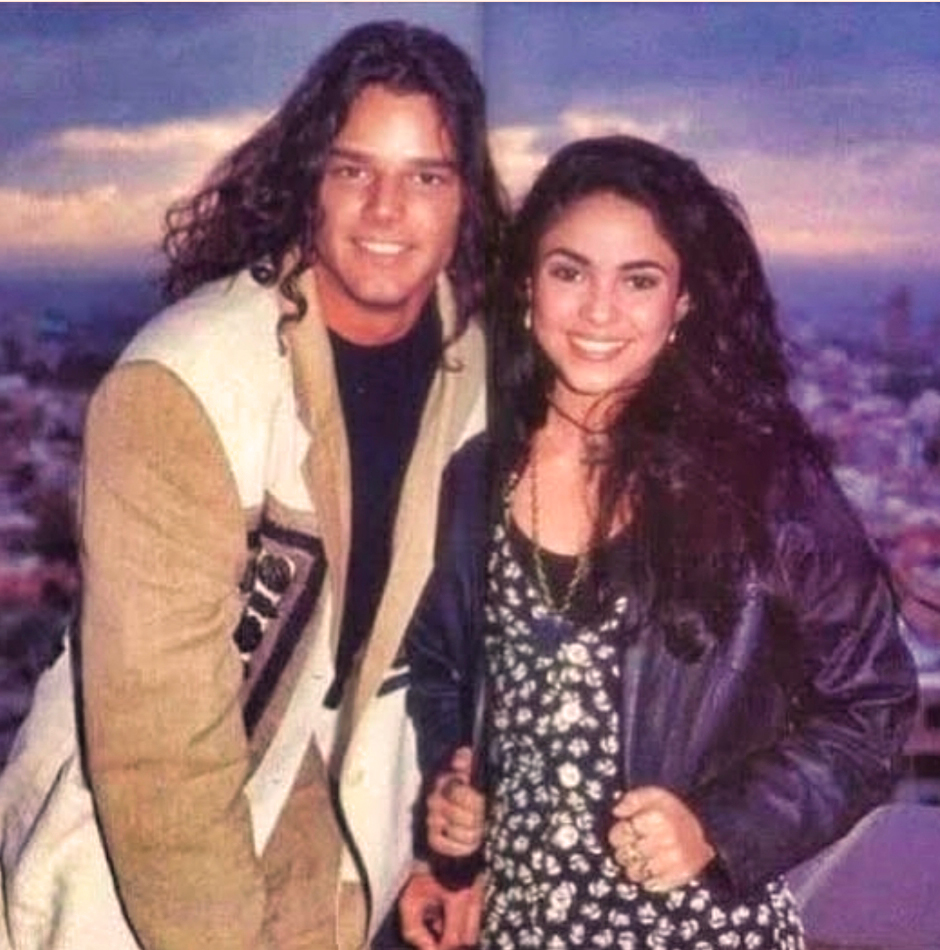 Un rare retour dans les années 90 à ne pas manquer : saurez-vous reconnaître ces deux futures superstars mondiales avant qu’elles ne deviennent des icônes ?