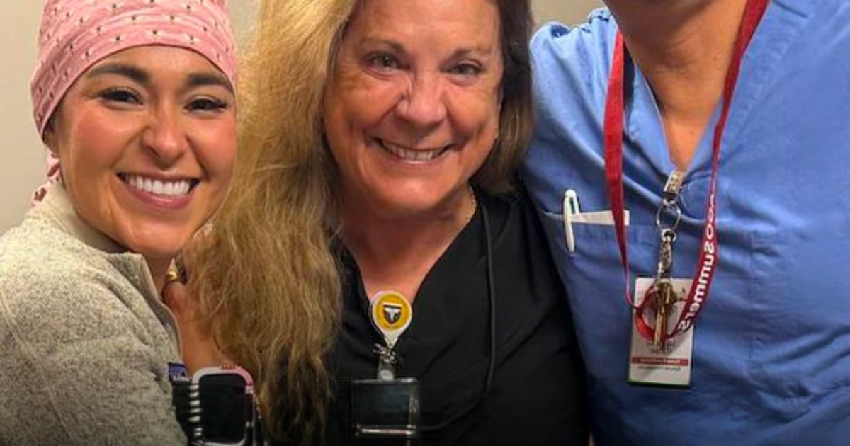 Une femme obtient son diplôme de médecine à 72 ans après avoir commencé ses études à 69 ans : “Je bats des records”