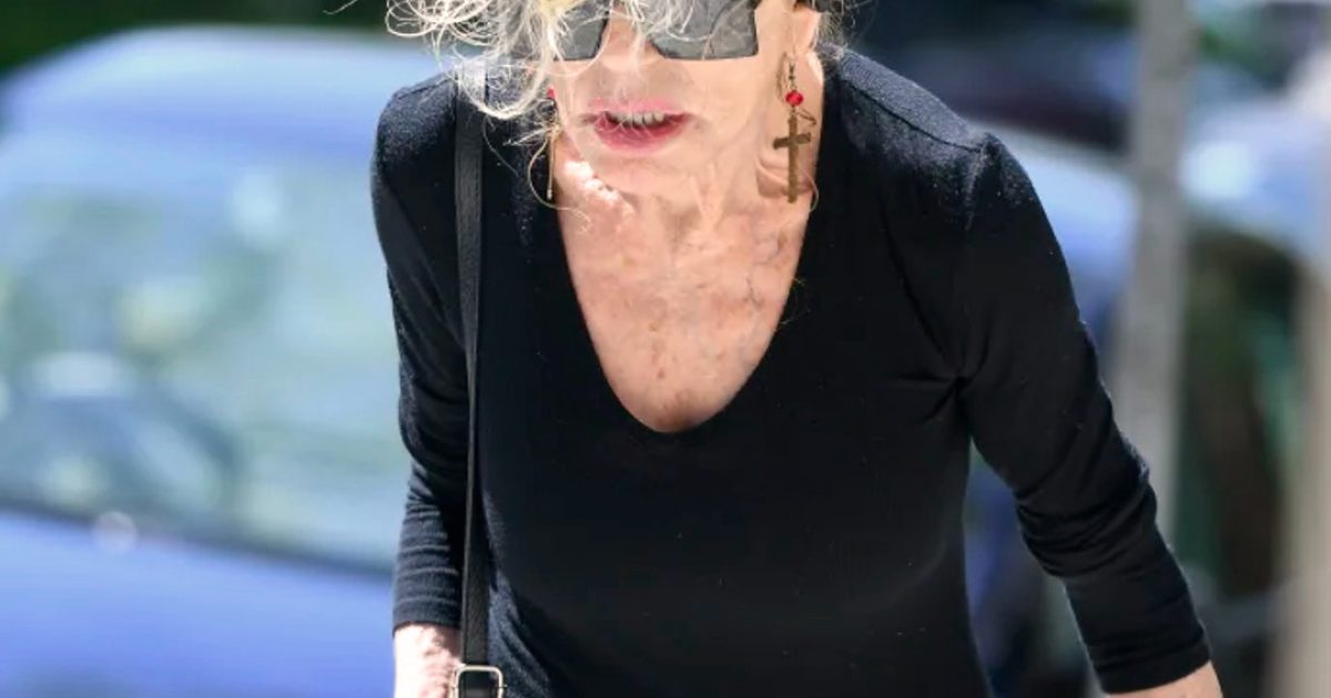 Une légende hollywoodienne méconnaissable sur de rares photos de paparazzi ! : saurez-vous la reconnaître ?