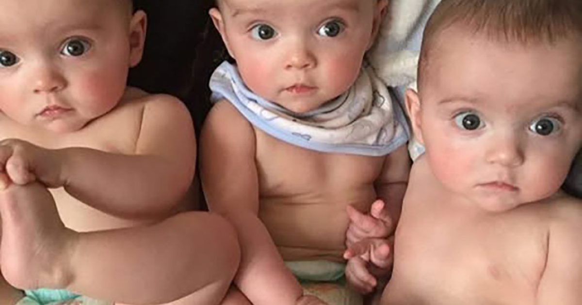 Une maman qui a donné naissance à des triplés identiques montre comment ils ont grandi.