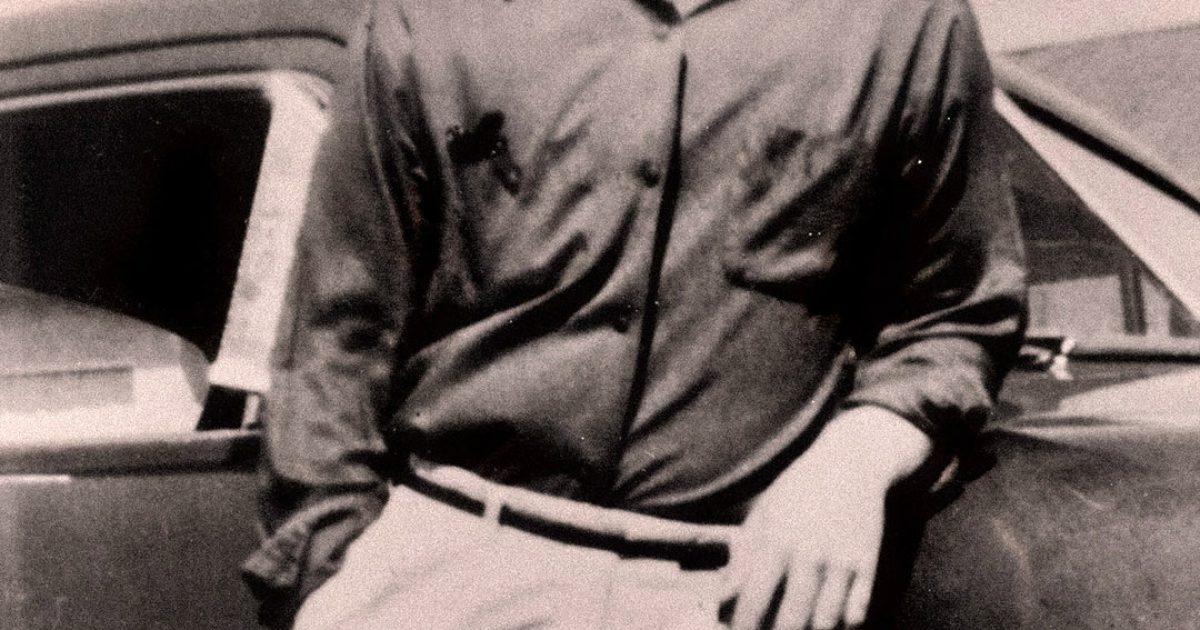 Une photo inédite dévoile un héros de film d’action emblématique dans sa jeunesse ! Savez-vous de qui il s’agit ?