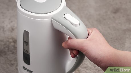 Täglich Wasser abkochen: 9 von 10 Haushalten nutzen ihren Wasserkocher falsch.