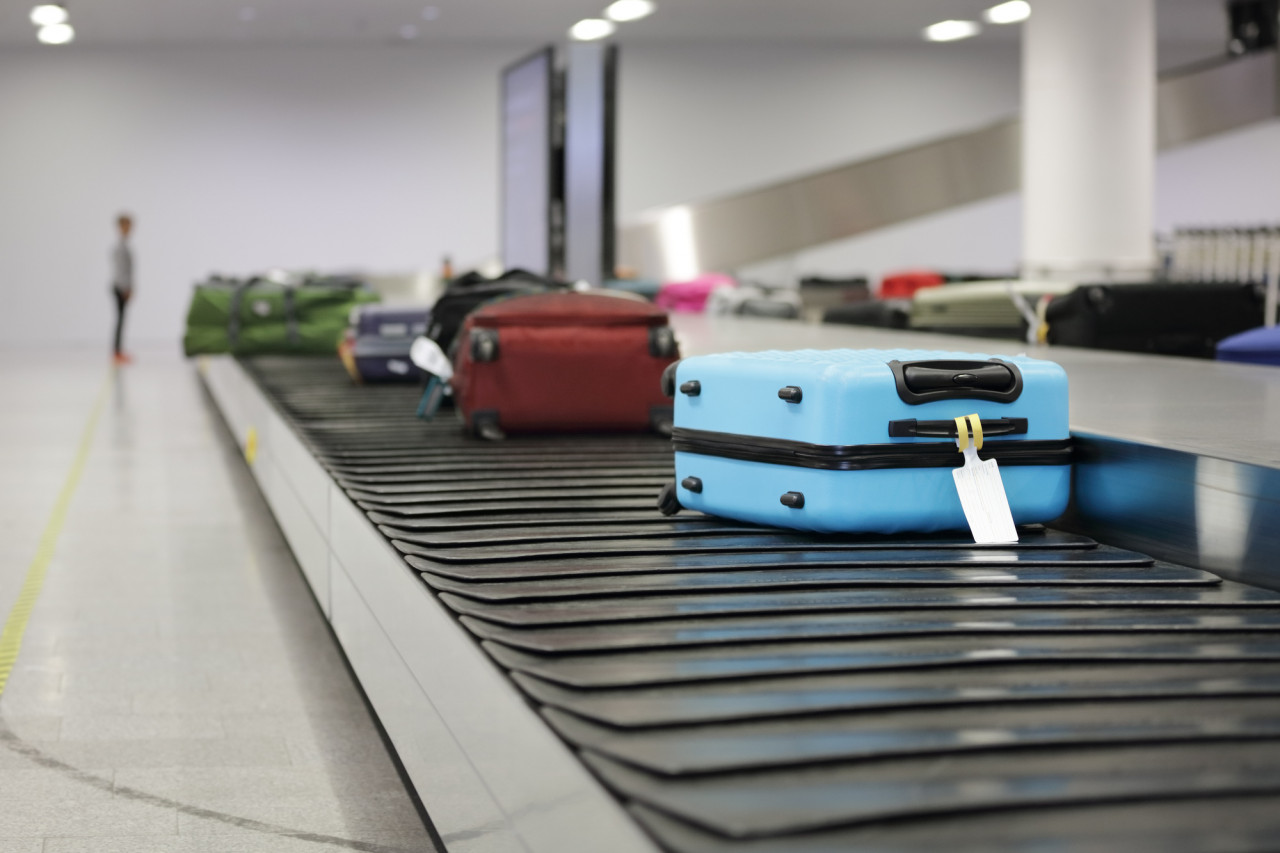 Bagages : la mauvaise habitude du ruban coloré qui peut gâcher votre voyage