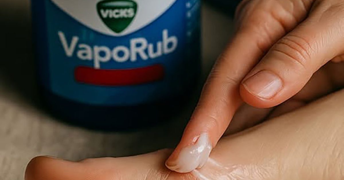 Vicks VapoRub appliqué sur les pieds : ses bienfaits et la bonne façon de l’utiliser