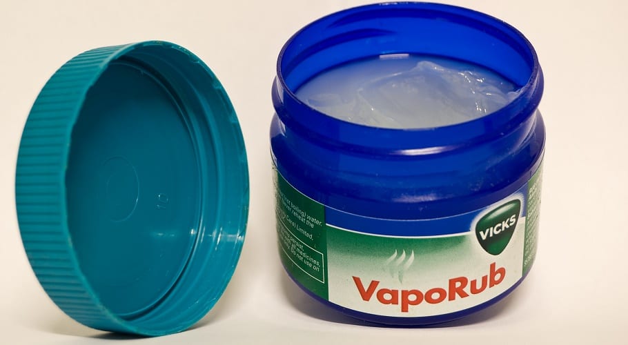 Le Vicks VapoRub ne sert pas qu’à déboucher le nez : 10 usins insoupçonnés qui vont vous surprendre