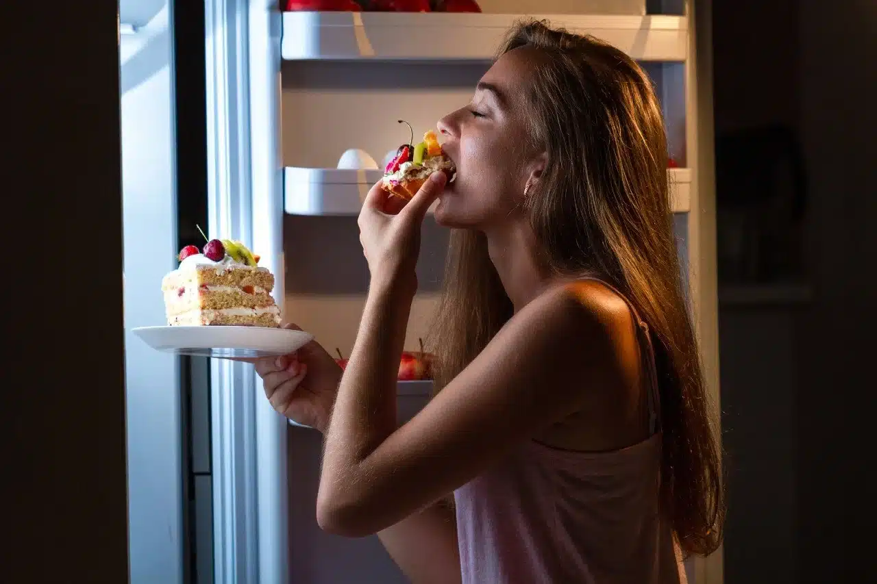 Votre sommeil est-il perturbé ? 10 signaux nocturnes qui trahissent un excès de sucre dans le sang