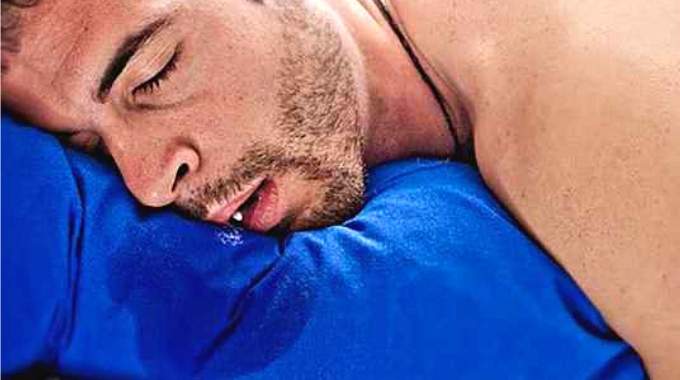 L’oreiller humide au réveil : ce que ce petit phénomène nocturne révèle sur votre sommeil