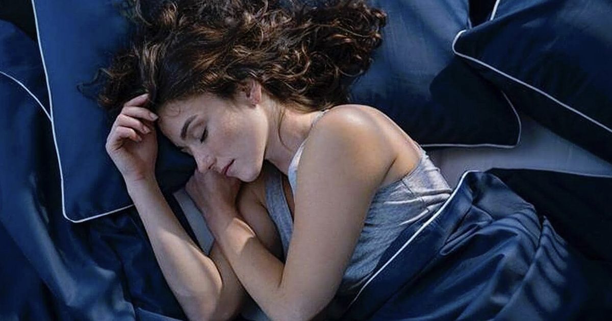Vous vous réveillez chaque nuit à la même heure ? Voici ce que cela pourrait révéler sur votre corps ou votre esprit