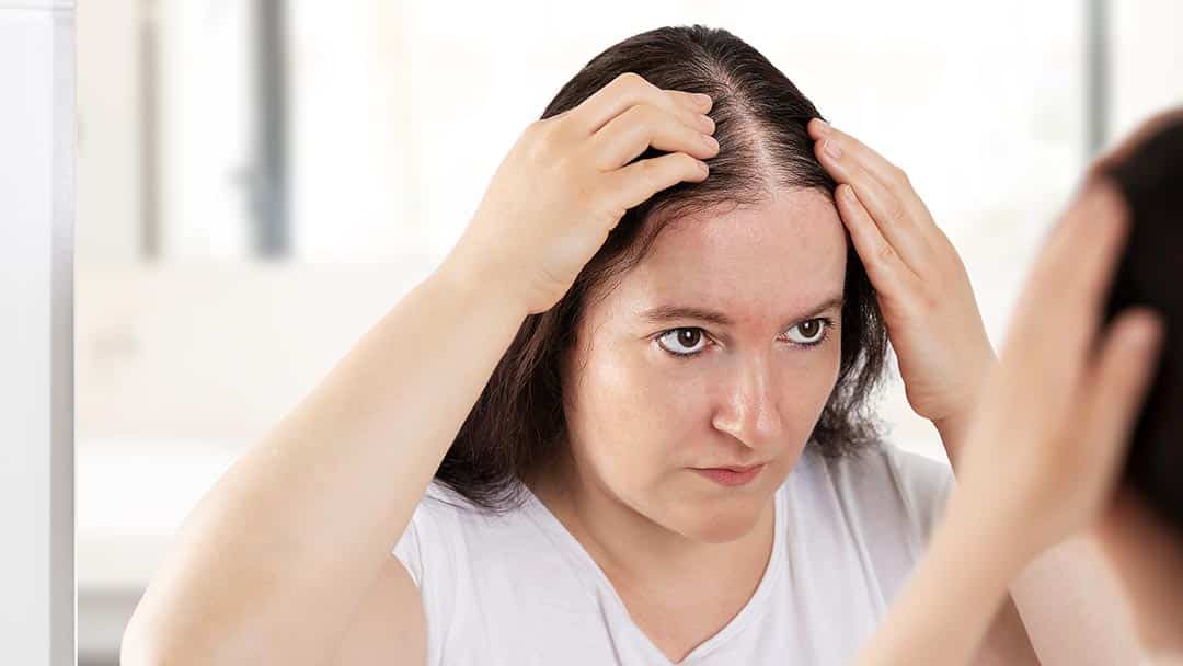 Romarin et clous de girofle : l’alliance méconnue qui redonne vie à vos cheveux